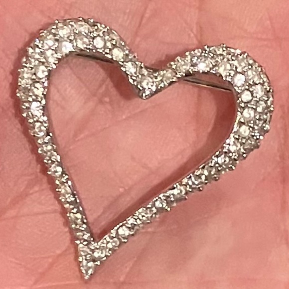 Heart Crystal Brooch Pin - Picture 4 of 7